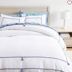 Pottery Barn Dorm: Chambray Tassel Duvet Cover & Sham, TWIN XL.